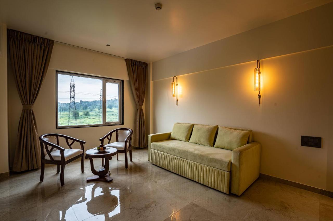 Mastiff Grand The Sia Palace Suites & Banquets, Khopoli, Near Imagica Exterior photo