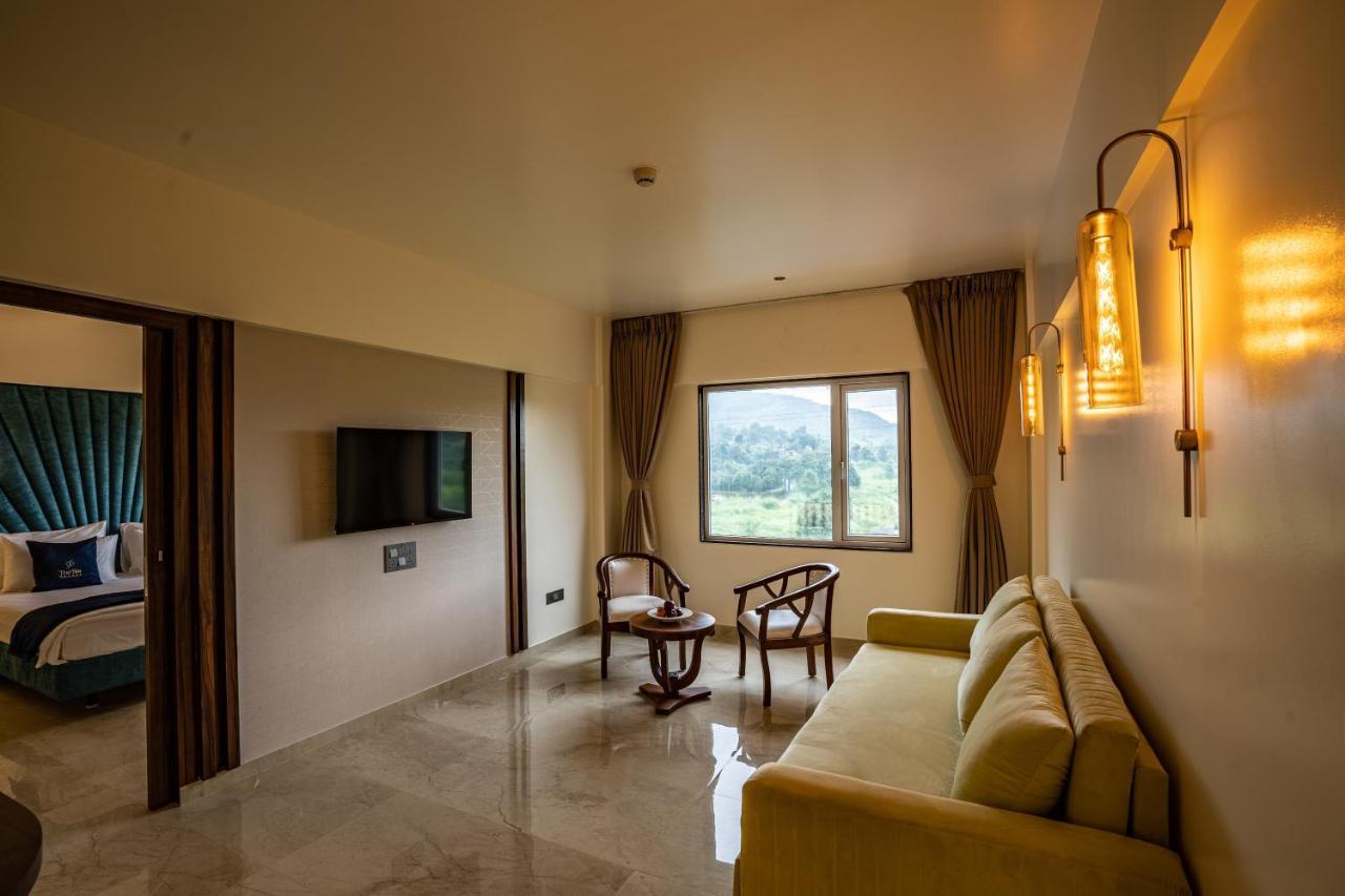 Mastiff Grand The Sia Palace Suites & Banquets, Khopoli, Near Imagica Exterior photo