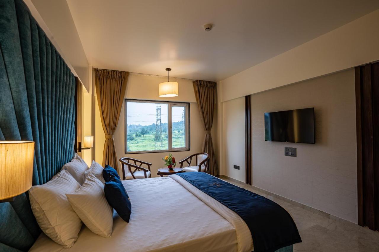 Mastiff Grand The Sia Palace Suites & Banquets, Khopoli, Near Imagica Exterior photo