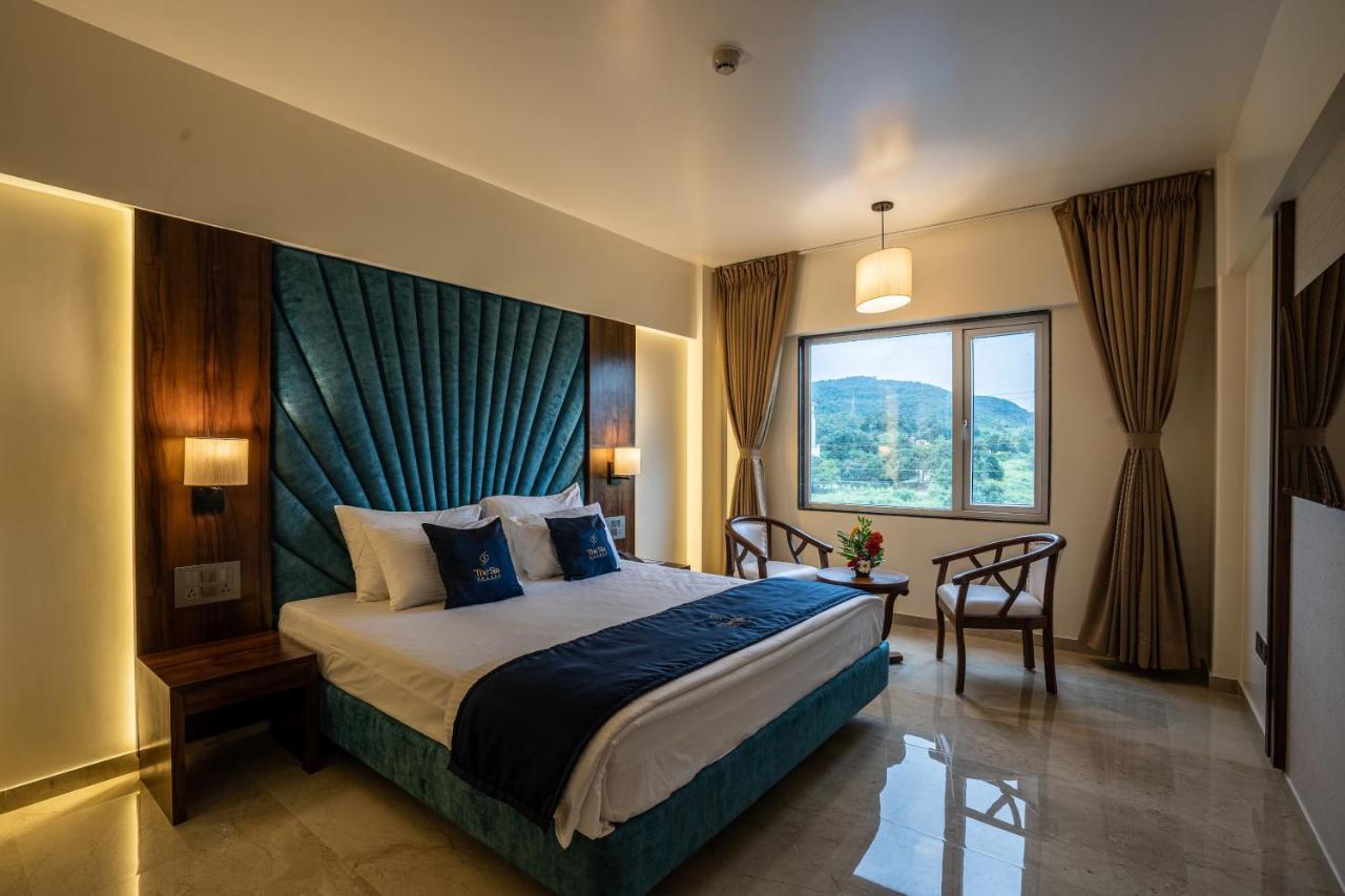 Mastiff Grand The Sia Palace Suites & Banquets, Khopoli, Near Imagica Exterior photo